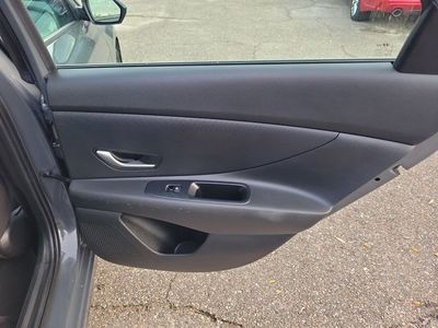 2025 Hyundai Elantra - Photo 30