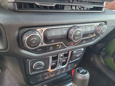 2025 Jeep Wrangler - Photo 22