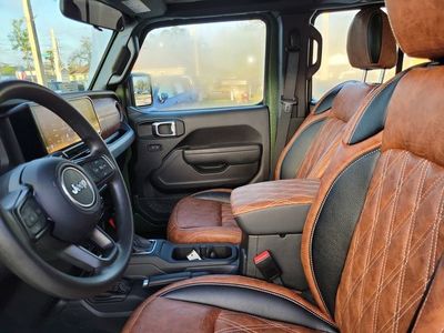 2025 Jeep Wrangler - Photo 13