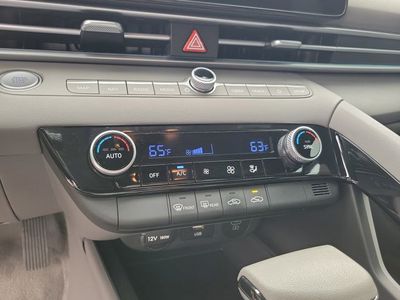 2024 Hyundai Elantra Hybrid - Photo 23