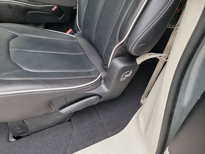 2023 Chrysler Pacifica - Photo 31