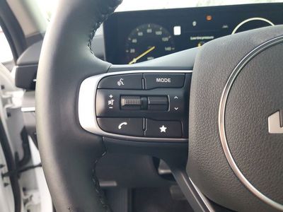 2025 Kia K5 - Photo 11