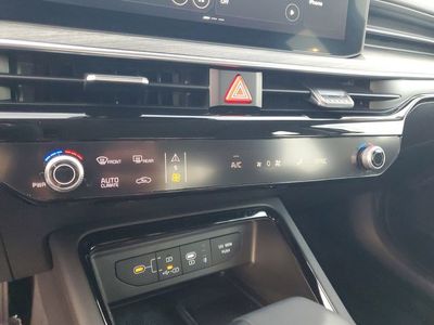 2025 Kia K5 - Photo 17