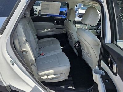 2025 Kia Sorento - Photo 6