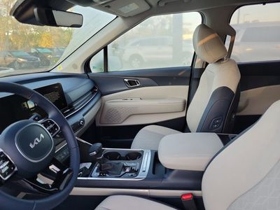2026 Kia Carnival — photo 8 view