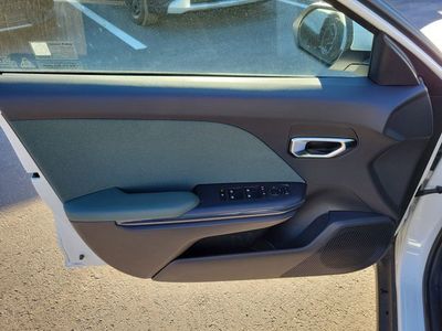 2025 Kia K4 - Photo 5