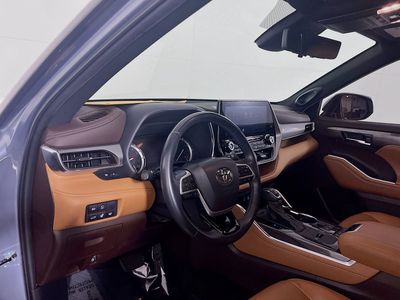 2022 Toyota Highlander - Photo 8