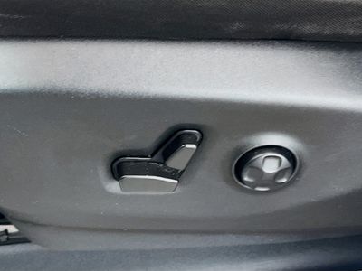 2023 Chrysler Voyager - Photo 15