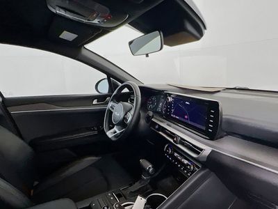 2023 Kia K5 - Photo 8