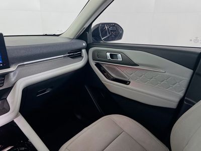 2025 Ford Explorer - Photo 21