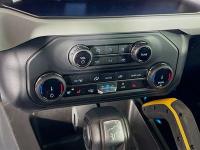 2022 Ford Bronco - Photo 14