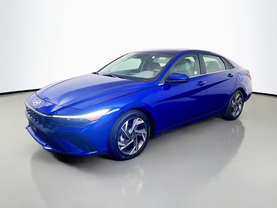 2025 Hyundai Elantra - Photo 3