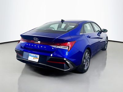 2025 Hyundai Elantra - Photo 15