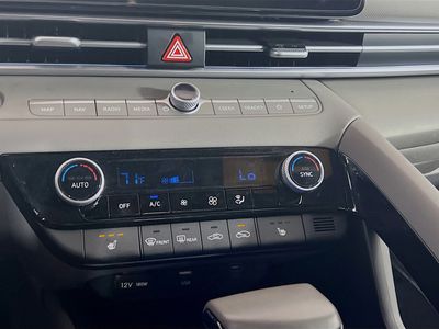 2025 Hyundai Elantra - Photo 9