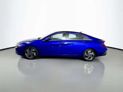 2025 Hyundai Elantra - Photo 4