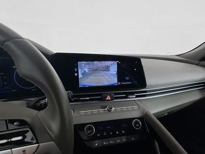 2025 Hyundai Elantra - Photo 8