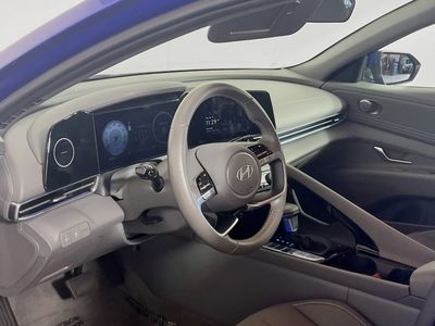 2025 Hyundai Elantra - Photo 7