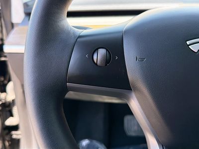 2023 Tesla Model 3 - Photo 34