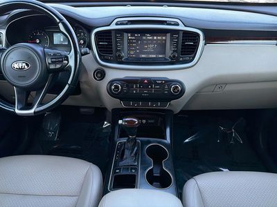 2017 Kia Sorento - Photo 18