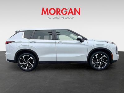2022 Mitsubishi Outlander - Photo 2