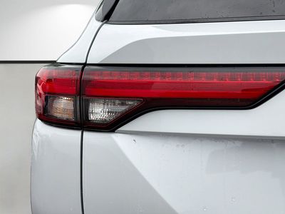 2022 Mitsubishi Outlander - Photo 10