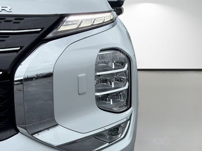 2022 Mitsubishi Outlander - Photo 9