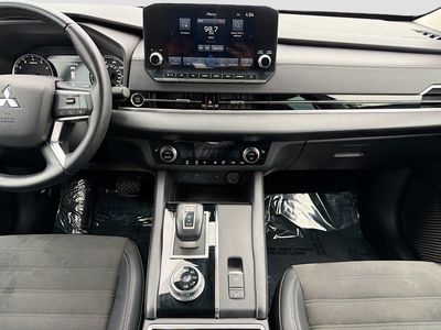 2022 Mitsubishi Outlander - Photo 18