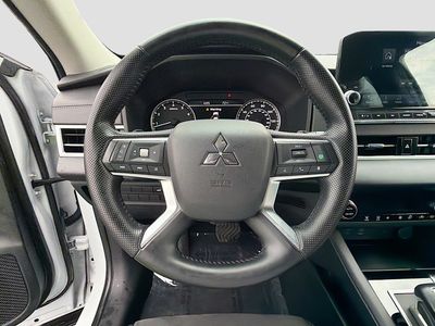 2022 Mitsubishi Outlander - Photo 38