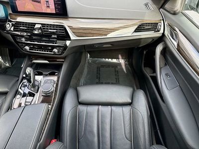 2021 BMW 5 Series - Photo 18