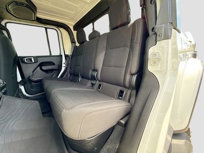 2022 Jeep Gladiator - Photo 19