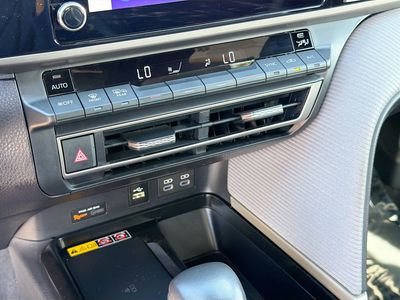 2025 Toyota Camry - Photo 32