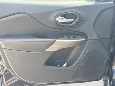 2019 Jeep Cherokee - Photo 21