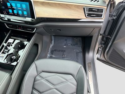 2026 Volkswagen Atlas — photo 18 view