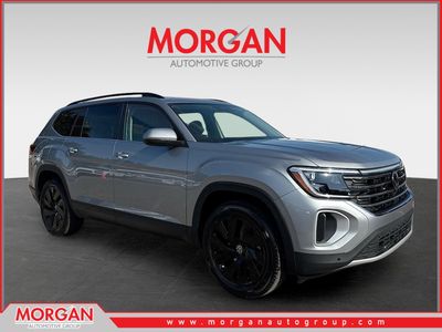 2026 Volkswagen Atlas 2.0T SE w/Technology in Mist — front three-quarter view