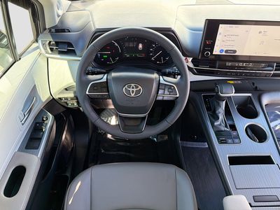 2025 Toyota Sienna - Photo 16