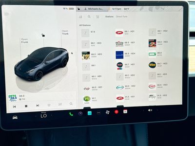2025 Tesla Model Y - Photo 32