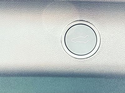 2025 Tesla Model Y - Photo 13