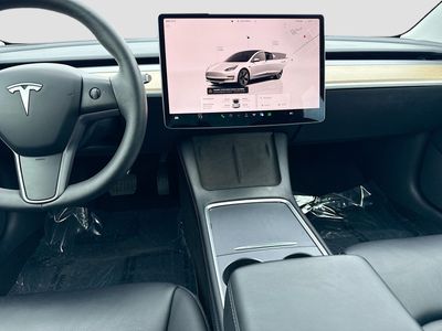 2023 Tesla Model 3 - Photo 18