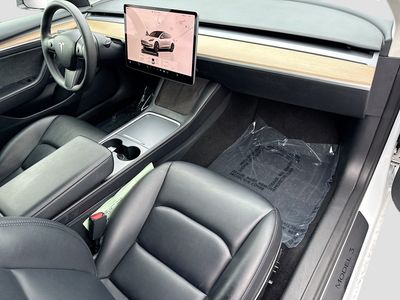 2023 Tesla Model 3 - Photo 13
