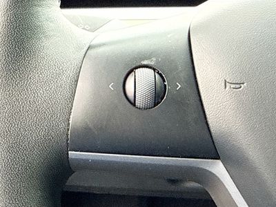 2023 Tesla Model 3 - Photo 35