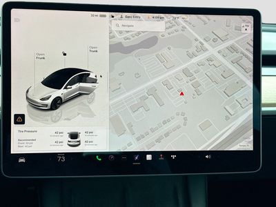 2023 Tesla Model 3 - Photo 32