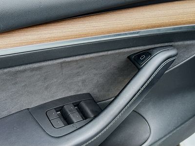 2023 Tesla Model 3 - Photo 22