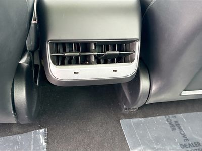 2023 Tesla Model 3 - Photo 19
