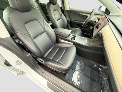2023 Tesla Model 3 - Photo 14