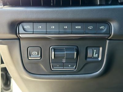 2025 Cadillac Escalade - Photo 36