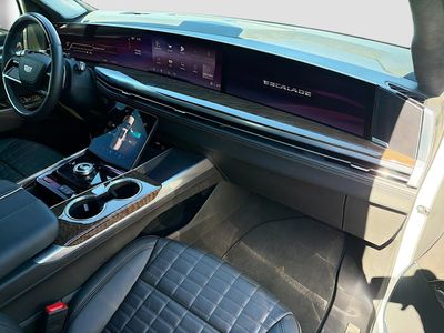 2025 Cadillac Escalade - Photo 15