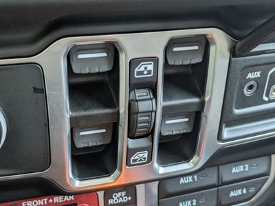 2026 Jeep Wrangler — photo 20 view