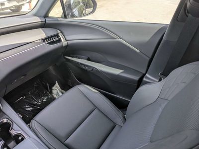2025 Lexus RX - Photo 18