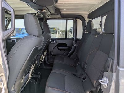 2023 Jeep Gladiator - Photo 13