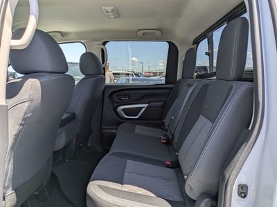 2023 Nissan Titan - Photo 12